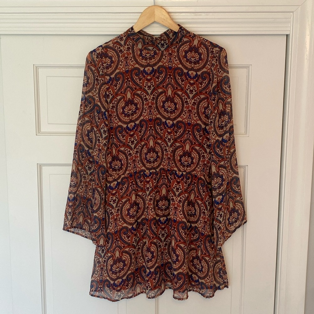 Bell sleeve pattern dress with bow-neck tie and open back